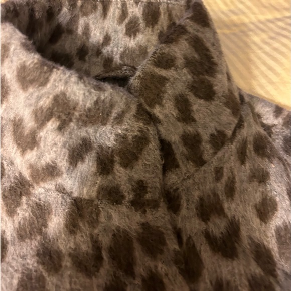 Old Navy leopard print jacket size gray/brown size Medium - Picture 4 of 8